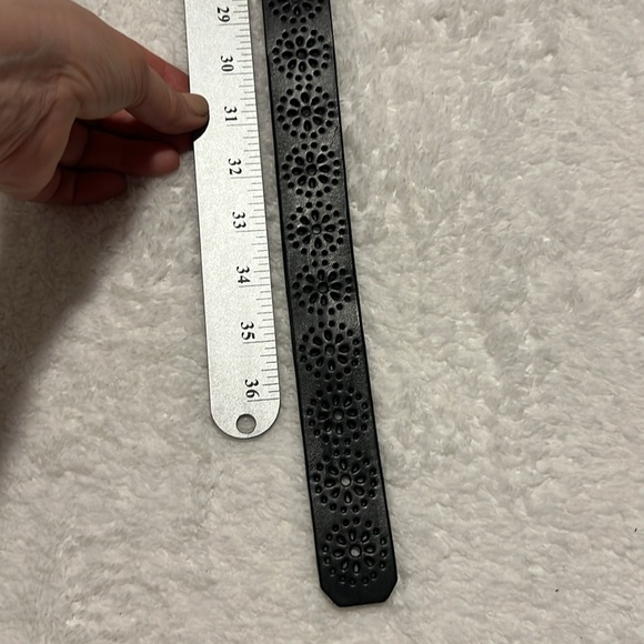 J Crew Navy Blue‎ XS Small Perforated Leather Belt with Gold Buckle - Picture 5 of 6